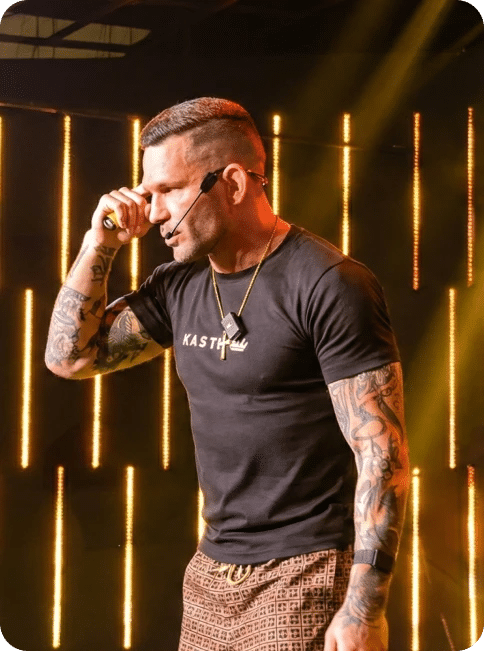 Quién es Adri Kastel
